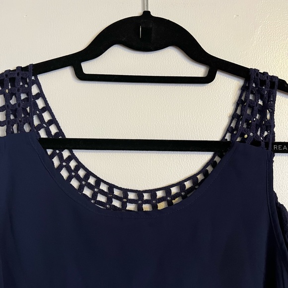 Japna Sleeveless Blouse
Size: Large
Color: Blue - Picture 5 of 9